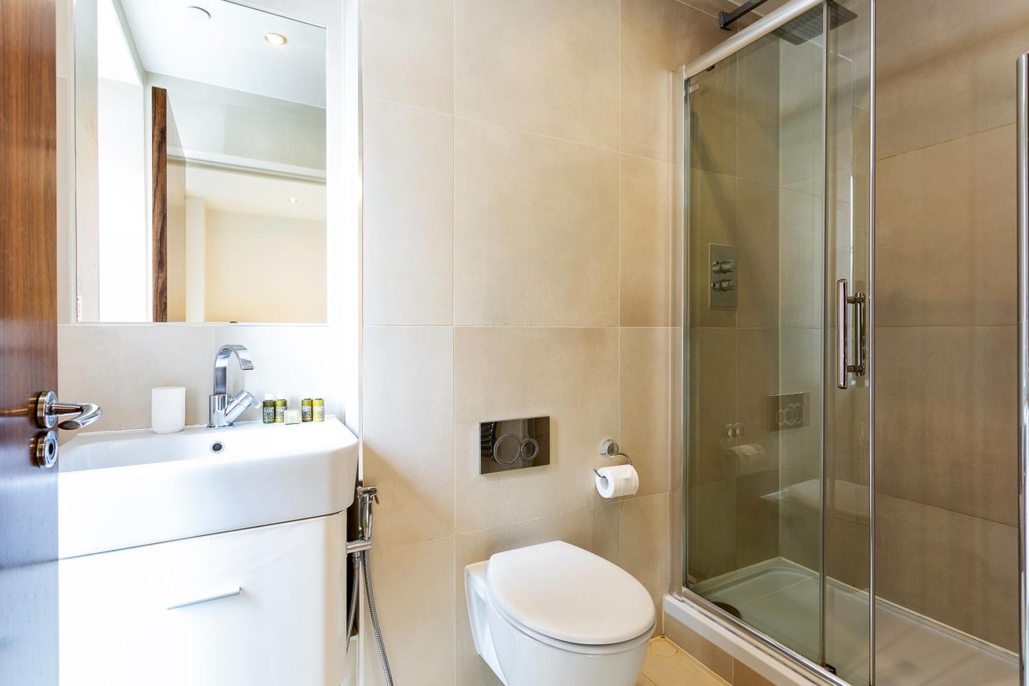Serene Cityscape - 2Br Luxury Westminster Apartment Londen Buitenkant foto